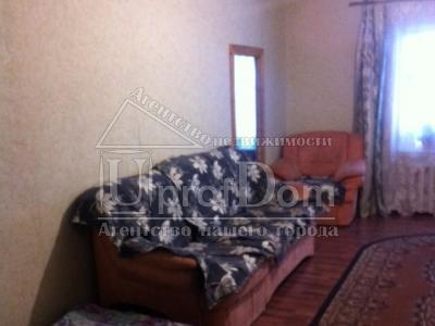 Дом, в п. Кукуштан,  общ пл 200 кв.м., 12 соток земли